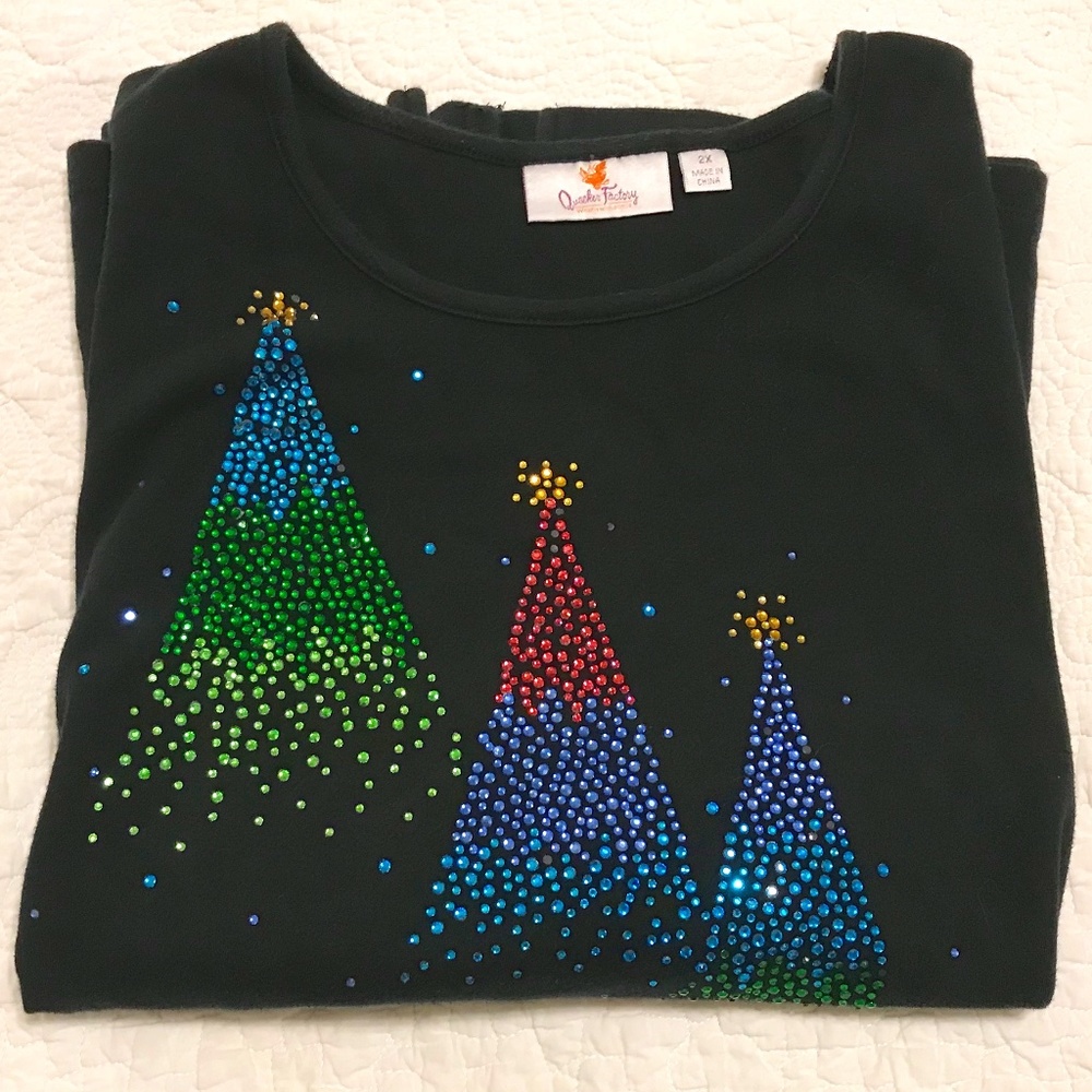 QF black holiday 3/4 sleeve top with 3 ombréd Christmas trees — sparkly! (2X)